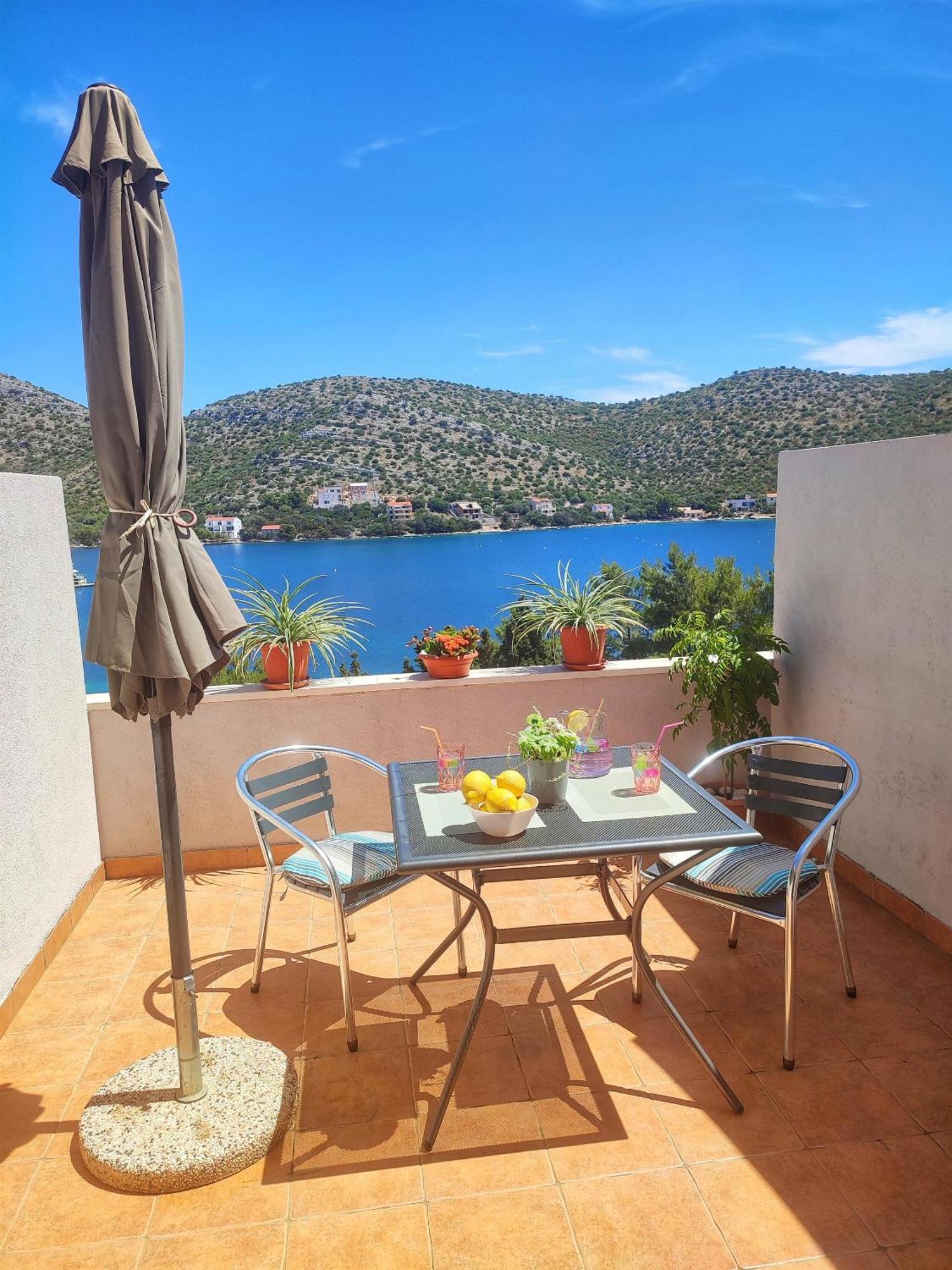 Apartments Vesna Lastovo Exterior photo