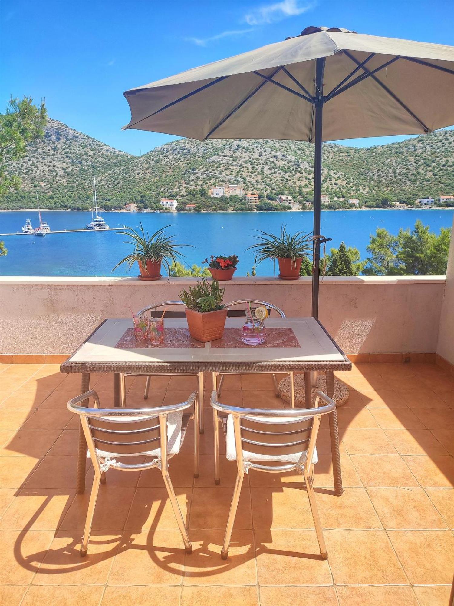Apartments Vesna Lastovo Exterior photo